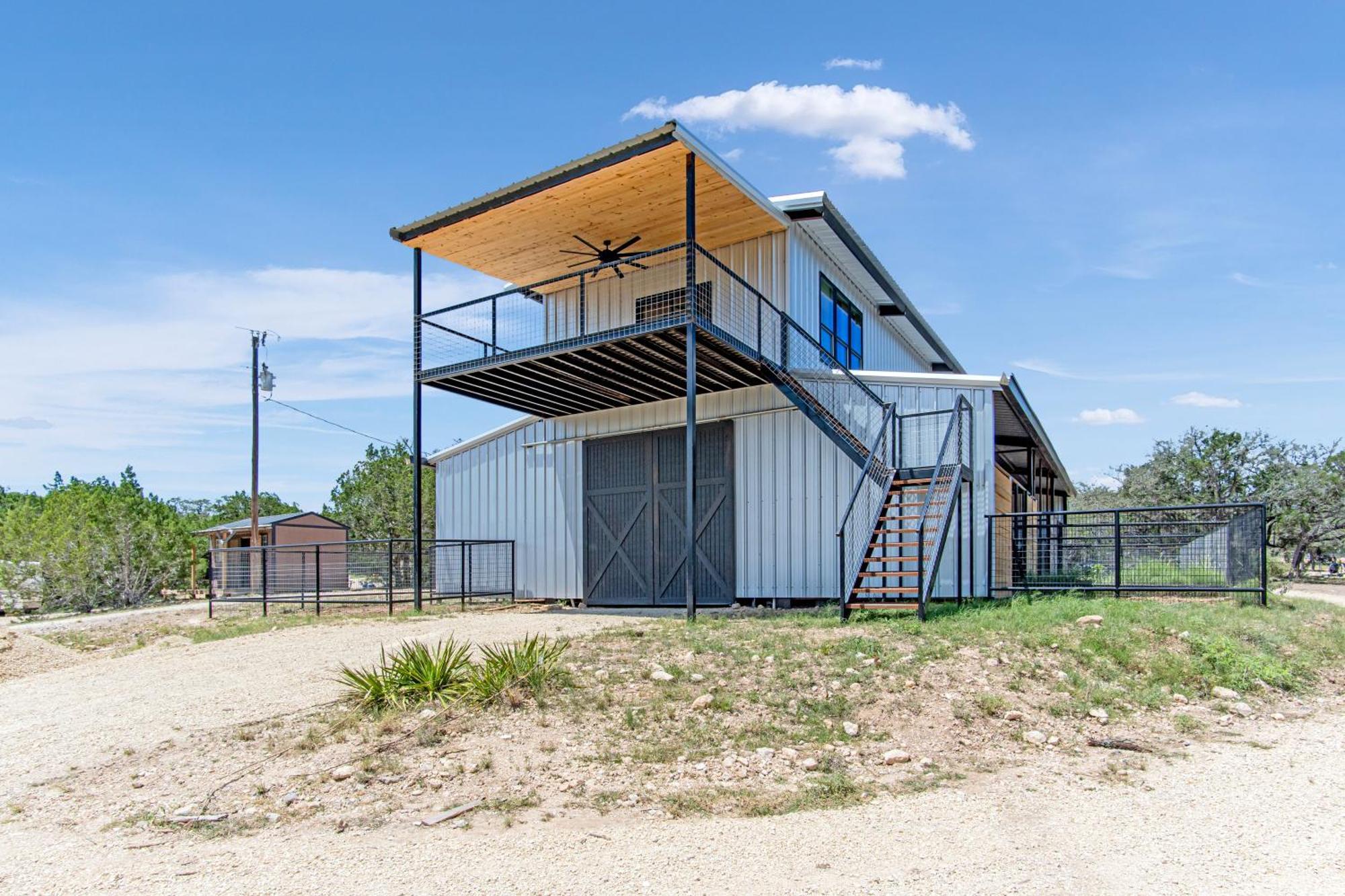 Lucky Star Ranch - Stargazer Hotel Tarpley Exterior photo